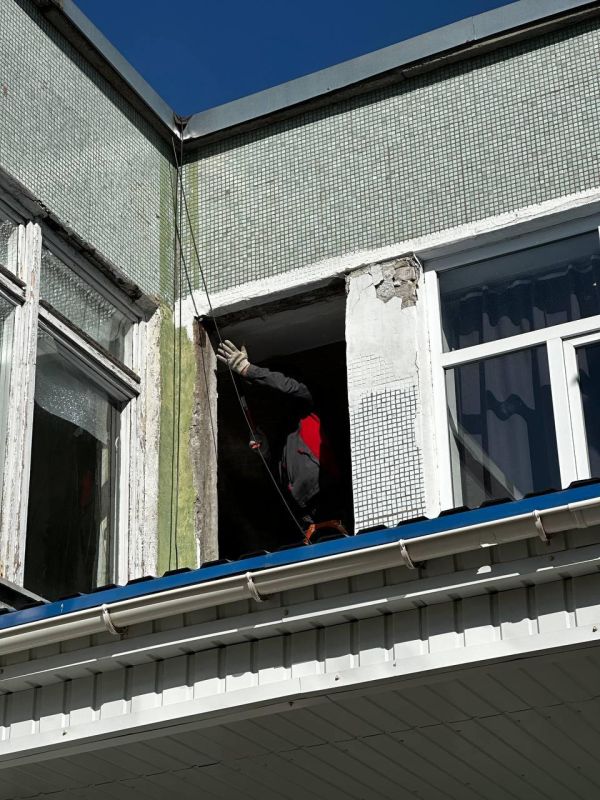 Монтаж новых оконных блоков начался в детсаду «Журавленок» в Токмаке