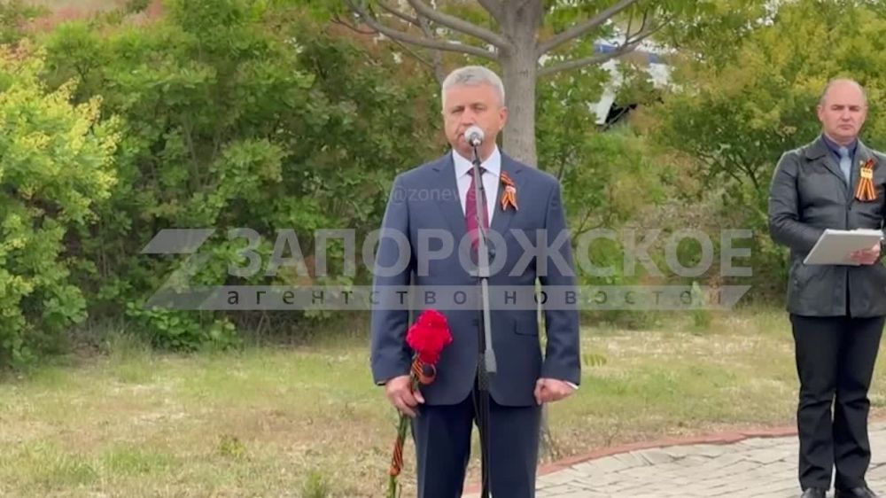 Церемония перезахоронения останков 49 советских воинов, поднятых поисковым отрядом историко-патриотического общества «Победитель», состоялась на Братском кладбище в селе Мордвиновка Мелитопольского района