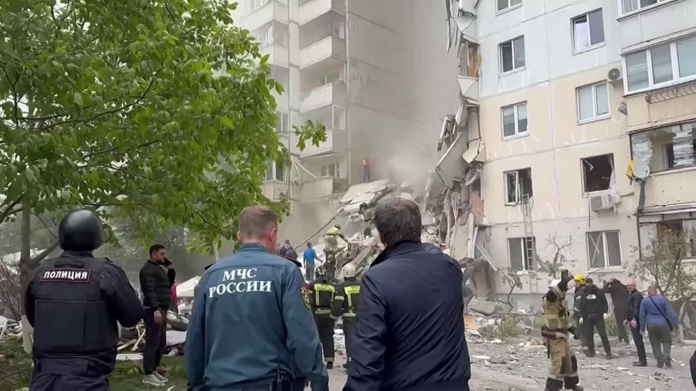 Главное из сообщения Губернатора Белгородской области Гладкова Погибшие пока не обнаружены; В подъезде находилось около 40...