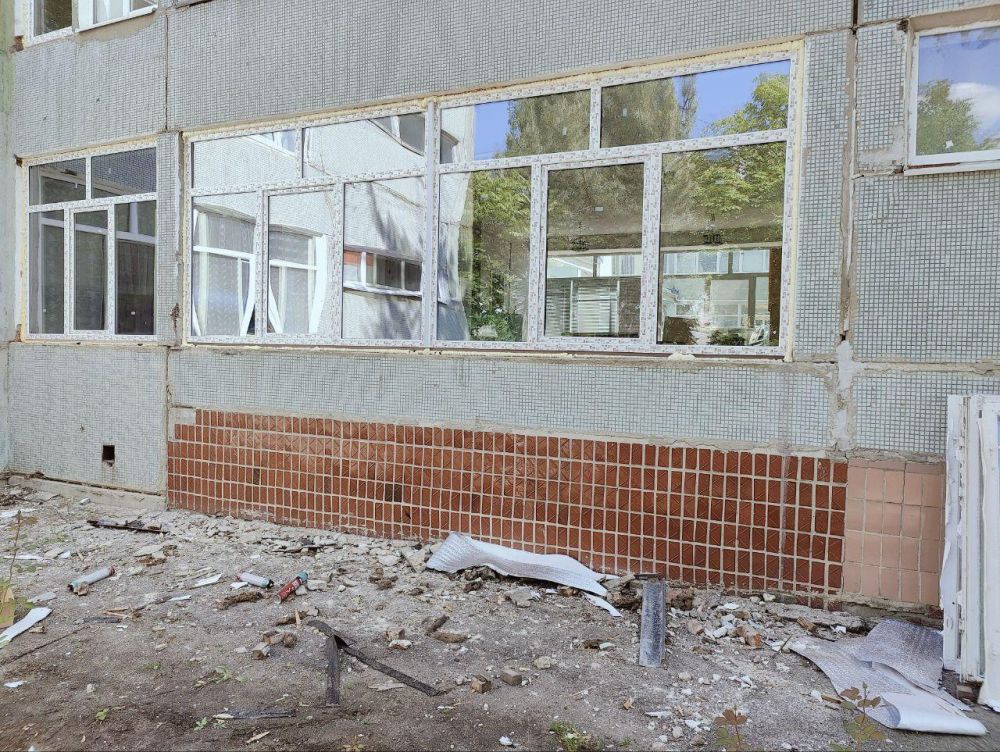 В токмакском детсаду «Журавленок» продолжают монтаж новых окон