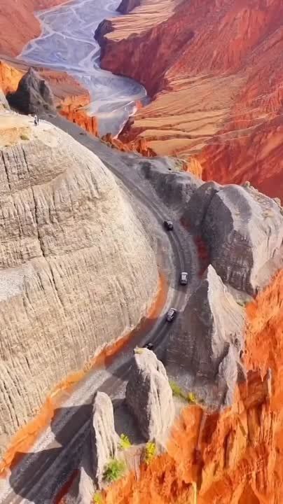 �����.. ������ Anjihai Grand ����� ��������� ��� ������� ������ ������� (Red Mountain), ���������� � ��������� �������� ��� ����-����, ������ ��������� �����. ��� ������������ ���� �������, ��������� �� ������ ����, ����������� ���� � ������ ����� ������