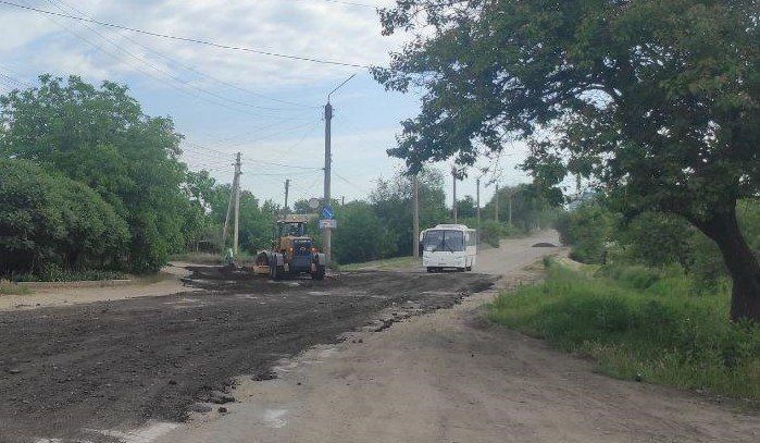 В Токмаке приступили к ремонту дороги на улице Гоголя