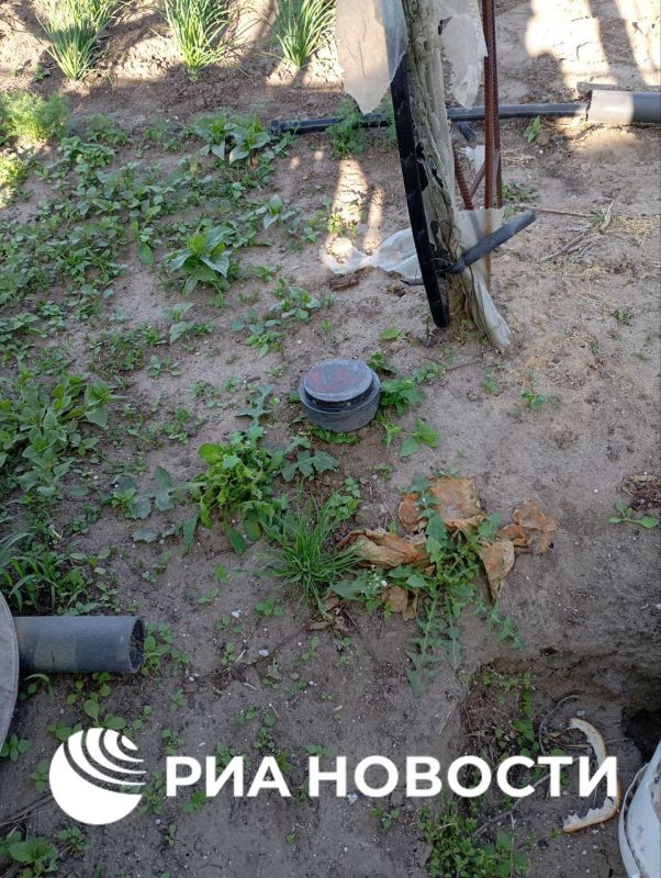 После удара ВСУ по Каменке-Днепровской в Запорожской области жители начали обращаться в больницы с симптомами отравления, рассказал РИА Новости координатор подполья Сергей Лебедев