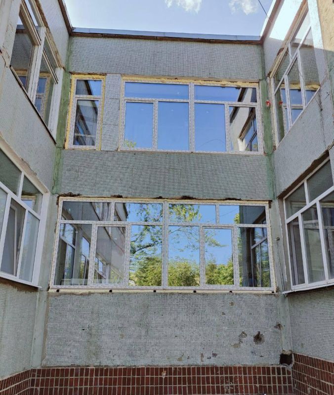 Пензенцы завершили установку новых окон в детсаду «Журавленок» города Токмак