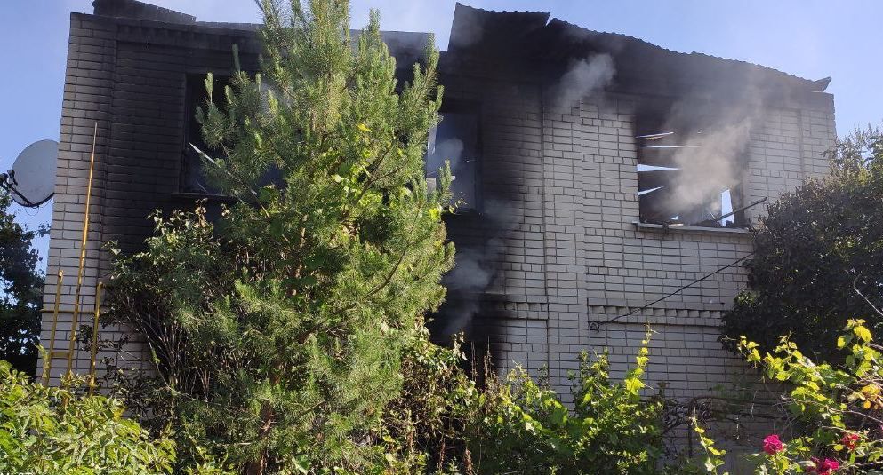 Утром украинские террористы атаковали дронами частный дом в пгт