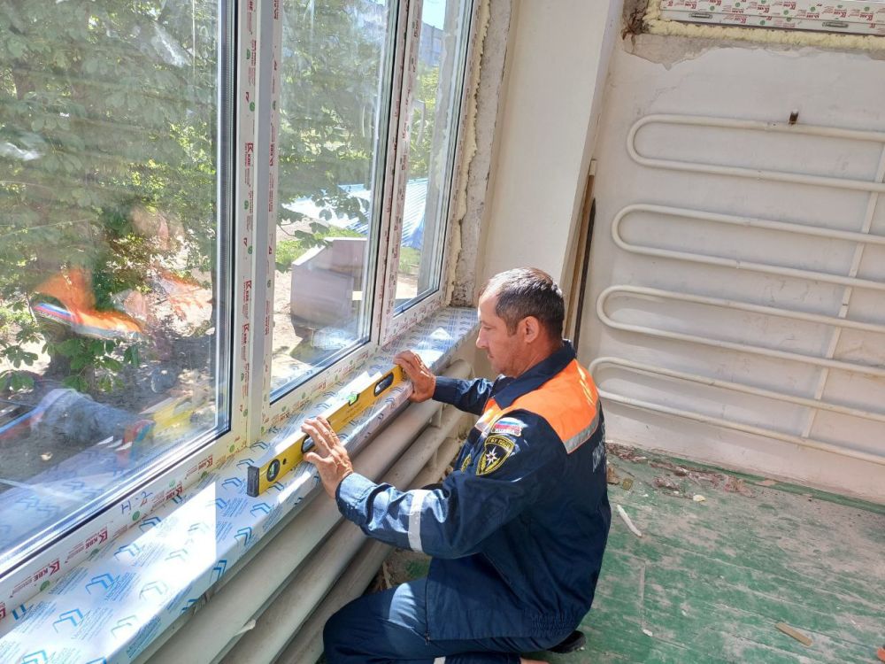 54 современных оконных блоков появилось в здании токмакского детсада «Журавленок» благодаря шефской помощи пензенцев