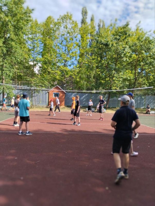 «Празднично и феерично»: для ребят из Токмакского и Пологовского округов началась вторая смена в лагере на Черном море