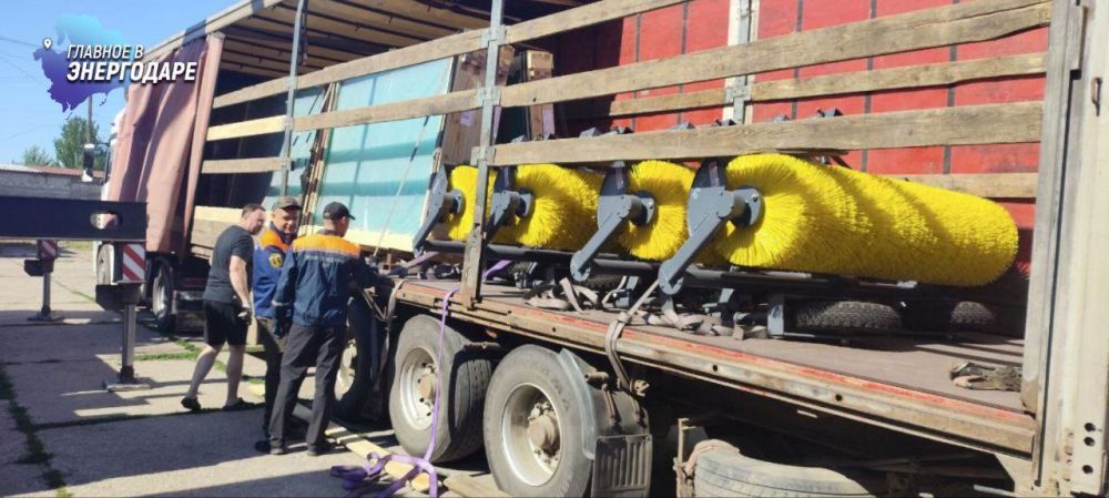 В Пологи передали оборудование для коммунальной техники, необходимое для уборки улиц