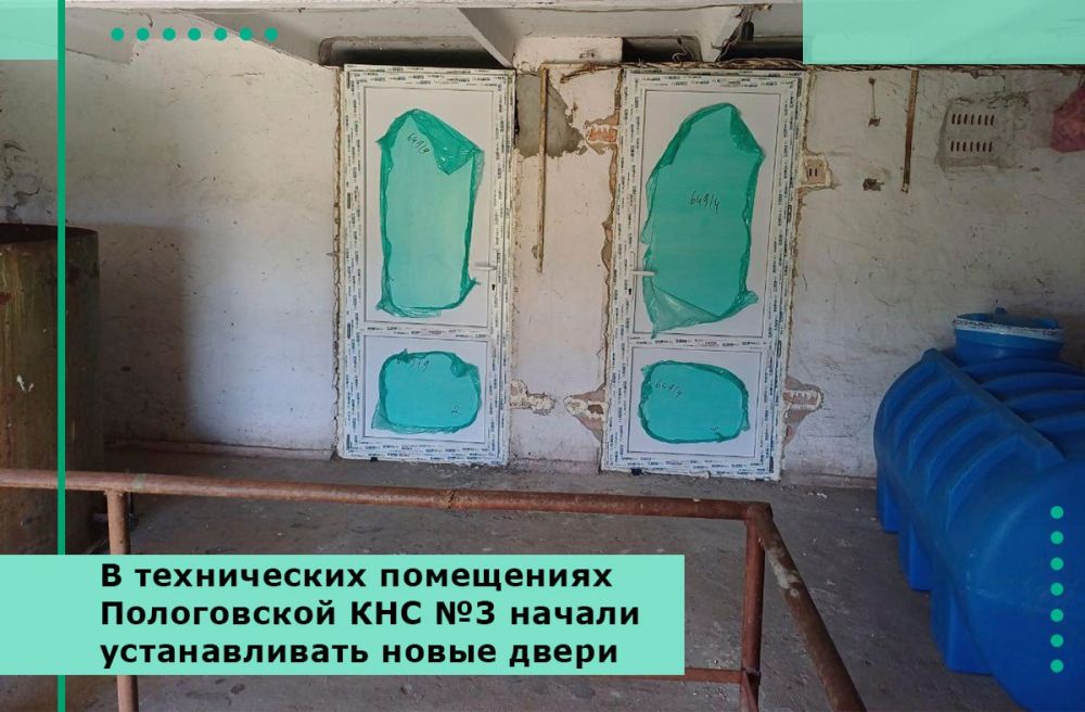В технических помещениях Пологовской КНС №3 начали устанавливать новые двери