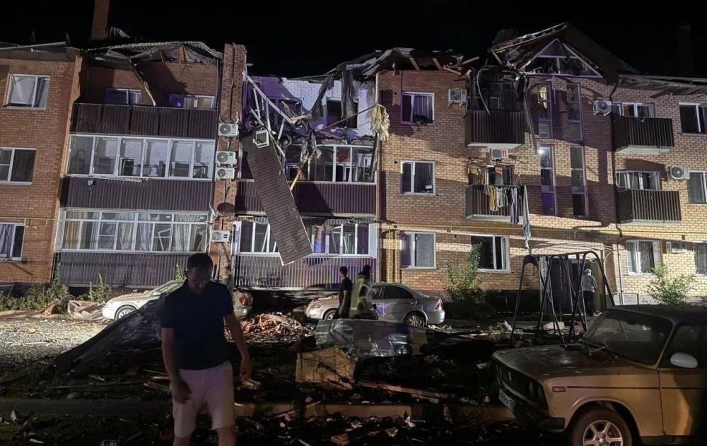 Новости к этому часу:. 6 человек, среди которых двое детей, пострадали из-за атаки ВСУ на Приморско-Ахтарск. Позже шестилетняя девочка умерла в больнице, сообщил губернатор региона Вениамин Кондратьев