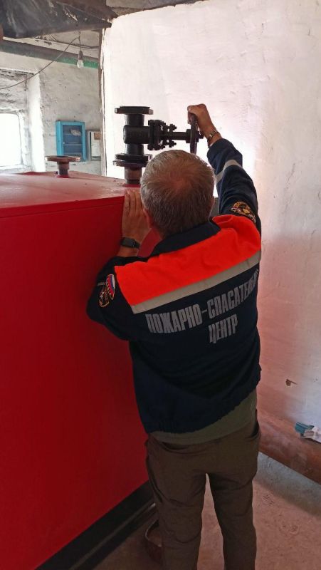 В школе села Шевченково Пологовского округа устанавливают современный отопительный котел