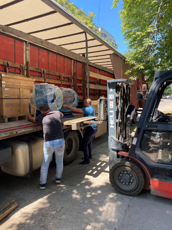 Систему вентиляции в спортзале Дворца спорта в Токмаке оснащают современным оборудованием