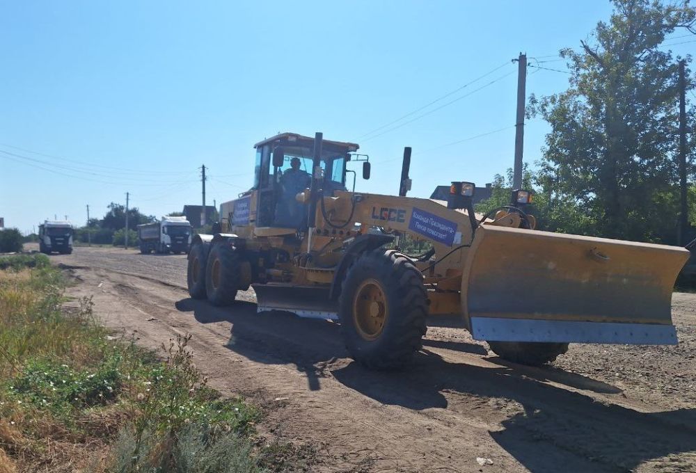 На территории Токмакского муниципального округа проводят ямочный ремонт дорог
