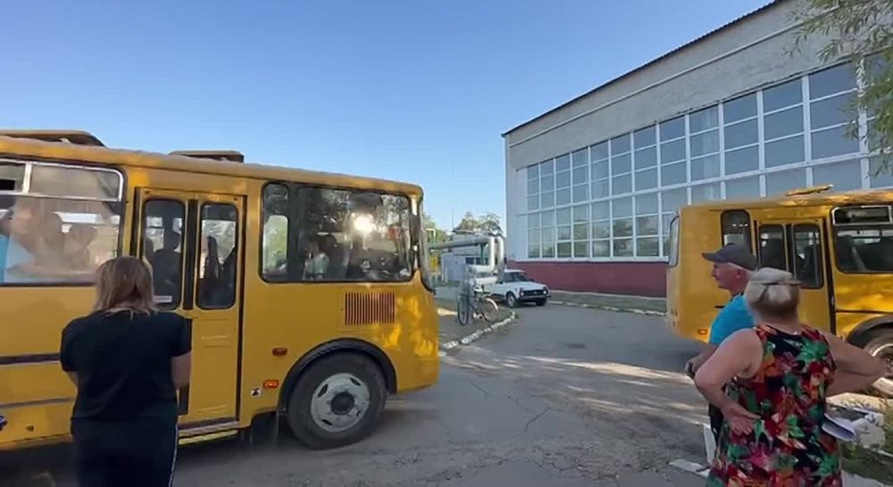 Ребята из Токмакского и Пологовского районов отправились на третью смену в детский лагерь