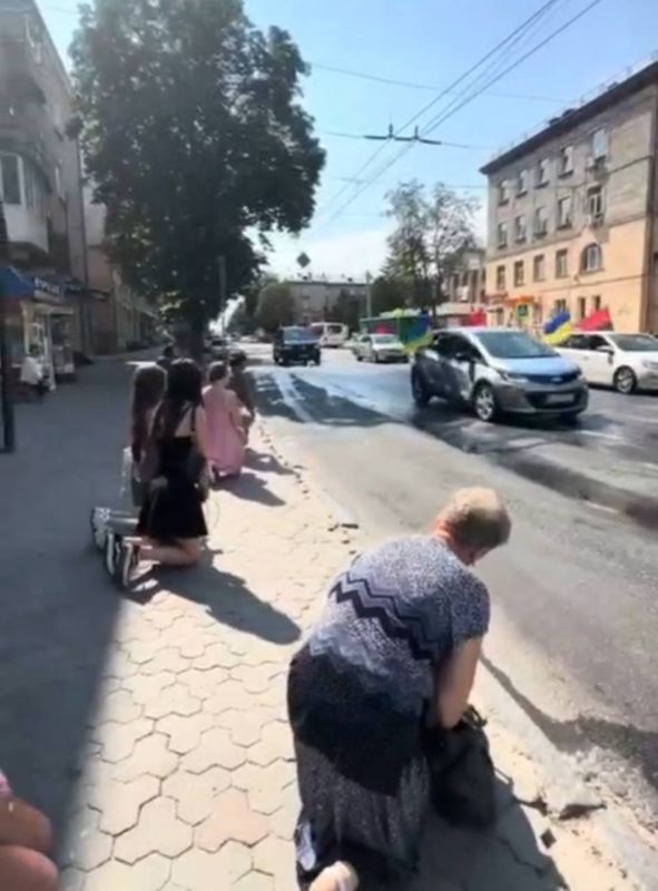 Иностранных наёмников в ВСУ назначают командовать мобилизованными, рассказал РИА Новости координатор пророссийского подполья Сергей Лебедев