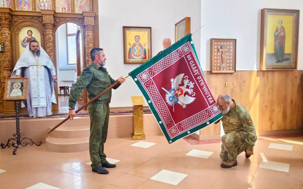 Олег Царёв: Бердянск. В Свято-Никольском храме прошло торжественное богослужение с освящением и передачей знамени и хоругви Запорожскому казачьему отряду имени Павла Судоплатова