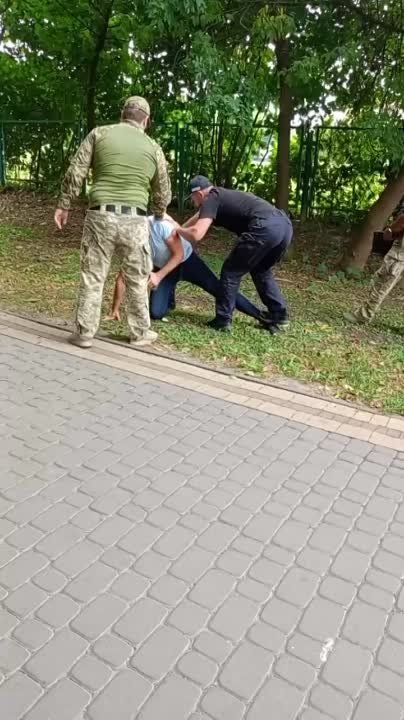 ������������� � �����-����������, �������� ������� �� ����� ���� �� �����