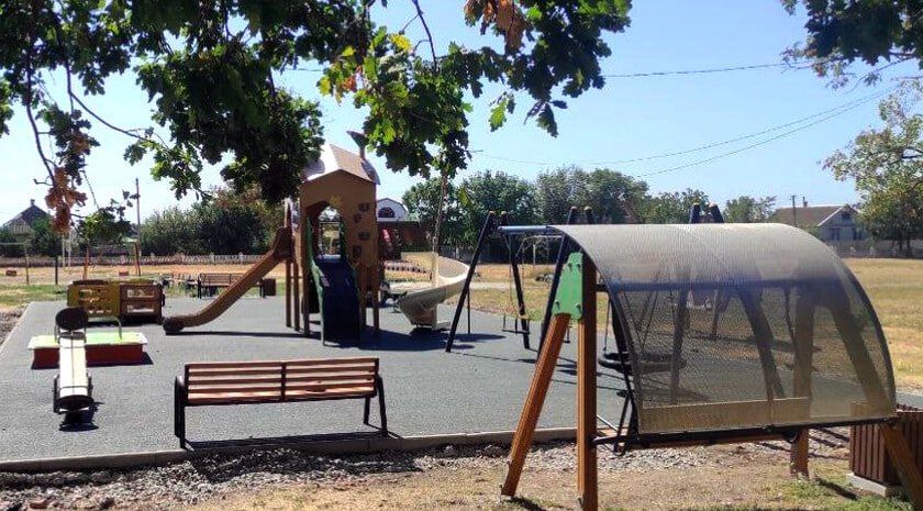 Запорожская область. В селах Запорожской области к 1 сентября появятся 9 новых детских и спортивных площадок Председатель Правительства Запорожской области Ирина Гехт рассказала, что площадки появятся в 8 сельских населенных пунктах