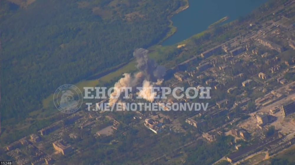 Эксклюзивные кадры применения высокоточной авиационной ракеты Х-38 по расположению КНП 1 батальона механизированной бригады ВСУ в Часов Яре