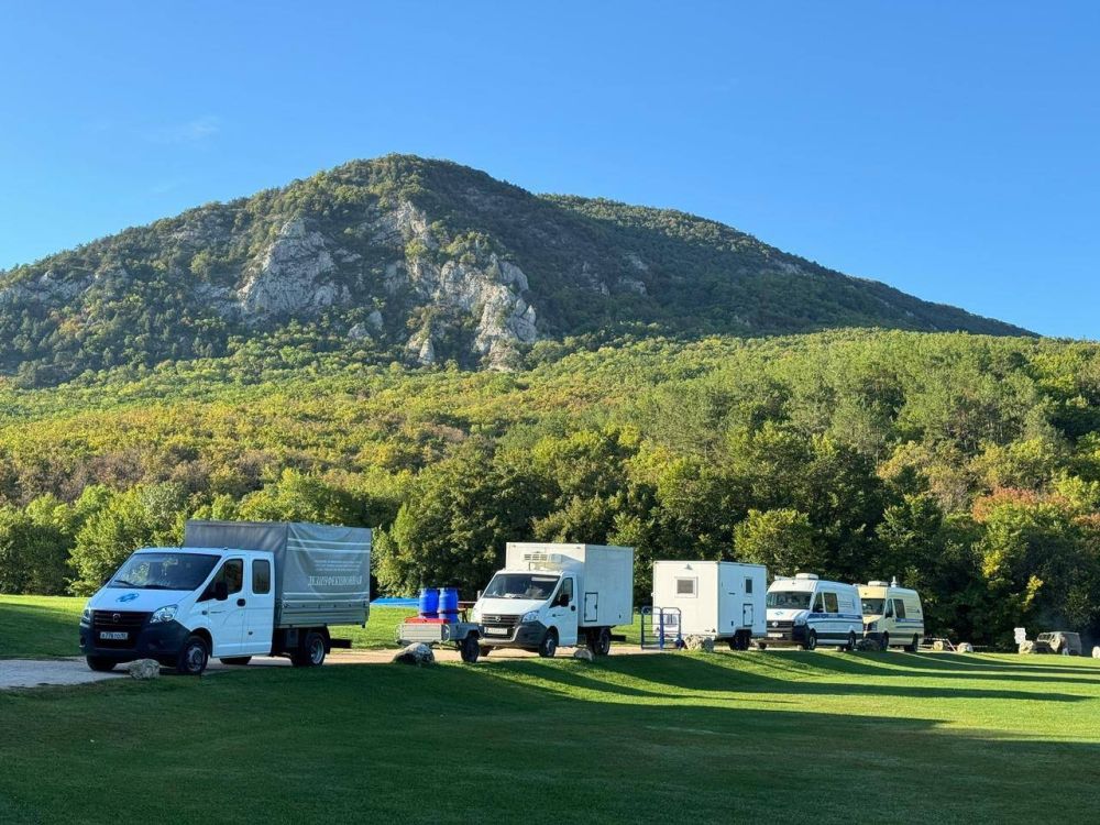 Если увидите скопление специализированных машин и запрещающие дорожные знаки на Тороповой даче — не переживайте! В Севастополе проходят межрегиональные учения по ликвидации условного очага гриппа птиц