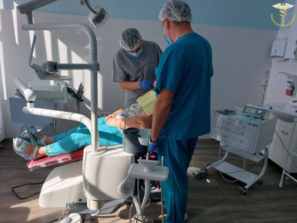 В городской стоматологии Мелитополя впервые начали устанавливать зубные импланты
