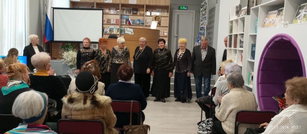 К 81- й годовщине освобождения города Мелитополя от немецко-фашистских захватчиков в Центральной библиотеке им. Лермонтова М. прошел патриотический час "Помним их имена" и концерт "Песня тоже воевала"