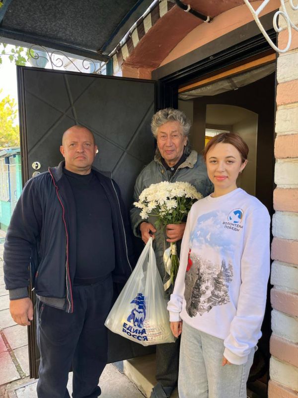 Депутат Руслан Бутенко поздравил жителя блокадного Ленинграда Мареева Александра Матвеевича