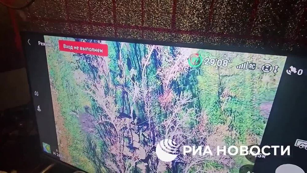 Разведчики отряда "БАРС -32" российской группировки войск "Днепр" в Запорожской области разработали тактику выявления блиндажей ВСУ для их дальнейшего уничтожения, об этом РИА Новости рассказал разведчик отряда