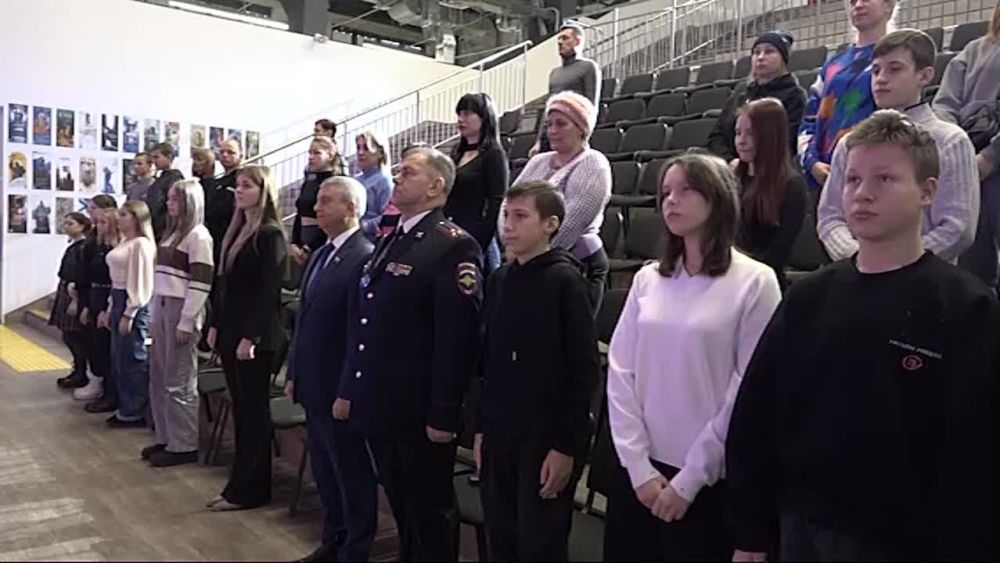 Торжественное вручение паспортов гражданина Российской Федерации юным жителям Мелитополя и Мелитопольского района в рамках празднования Дня Конституции Российской Федерации и в рамках реализации Всероссийской акции «Мы –...