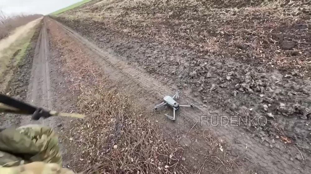 Андрей Руденко: В Запорожской области операторы ударных дронов группировки войск «Днепр» уничтожили крупный полевой склад хранения инженерных боеприпасов противника