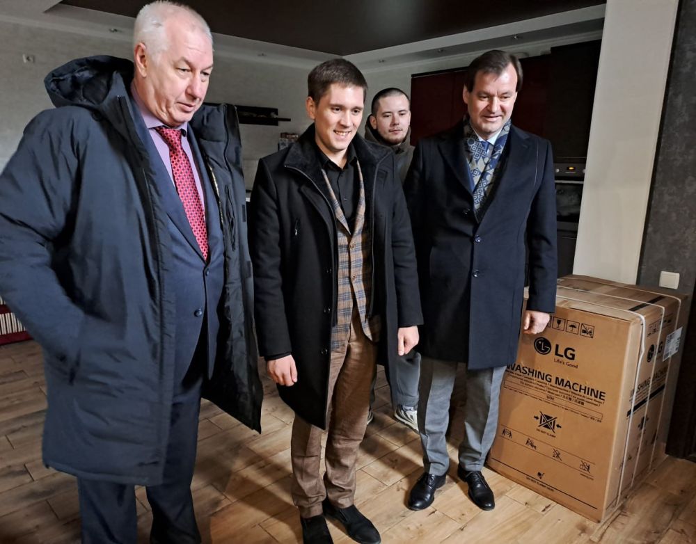 Многодетная бердянская семья получила в подарок стиральную машину