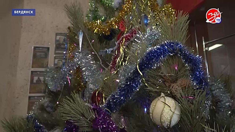 В Бердянске свои подарки с «Ёлки желаний» получили трое ребят