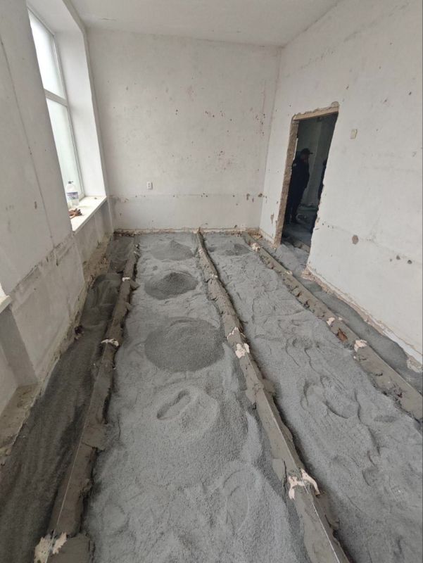 Более 400 квадратных метров напольного покрытия заменят в школе №12 города Токмак