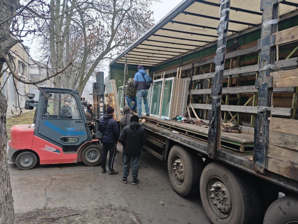 Для спортивного учреждения Токмака доставлены современные оконные блоки