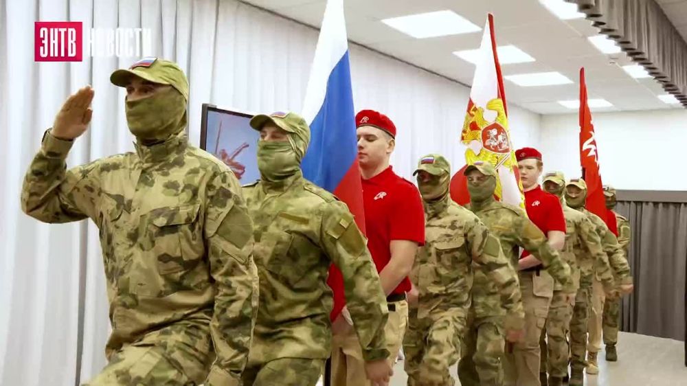 В ГБУ ОО ЗО «СОШ № 2» г. Энергодара прошла торжественная линейка, посвященная открытию Года защитника Отечества и 80-летию Победы в Великой Отечественной войне