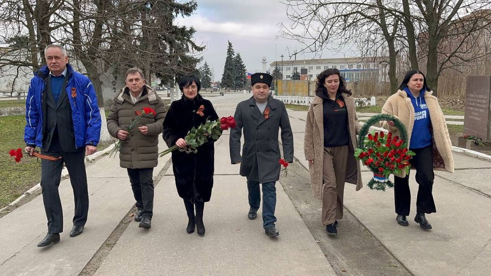 Сегодня, в 81-ю годовщину освобождения города Каменка-Днепровская от немецко-фашистских захватчиков, мы вновь вспоминаем подвиги наших героев