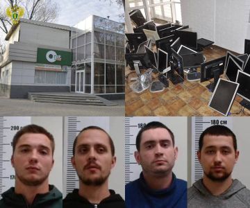 Органы прокуратуры представляют: Данила Лапин, Сергей Суббота, Виталий Лисняк, Евгений Сурков (на фото слева направо) в роли помощников следователей, дознавателей, банковских менеджеров и много кого еще в уголовном деле о...