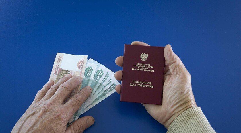 Путин подписал закон об индексации военных пенсий