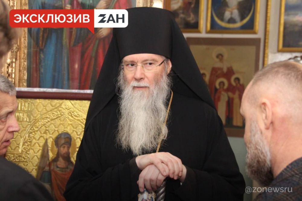 Епископ Феодор освятил отреставрированную старинную икону из Андреевского храма