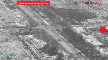 Минобороны России: Кадры объективного контроля, подтверждающие применение киевским режимом 12 февраля т.г ударных БпЛА и артиллерии по автоколонне с экспертами МАГАТЭ в целях срыва плановой ротации на Запорожской атомной...