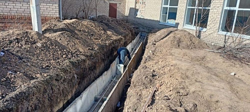 Пензенская аварийная бригада смонтировала теплотрассу к школе №12 города Токмак