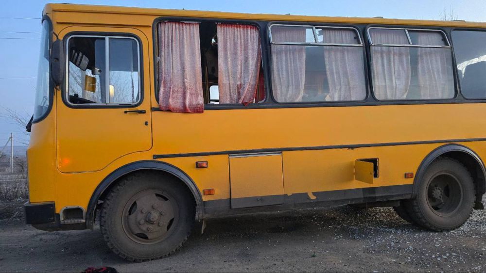 В Пологовском районе рейсовый автобус попал под обстрел