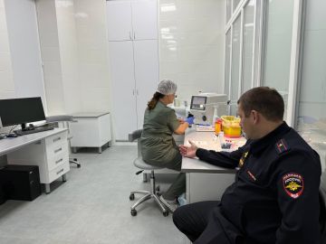 Добрая традиция. Сотрудники Запорожской Госавтоинспекции в очередной раз сдали кровь