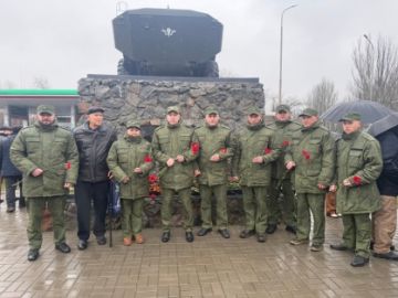 В Мелитополе состоялась церемония возложения цветов к памятнику воинам-интернационалистам