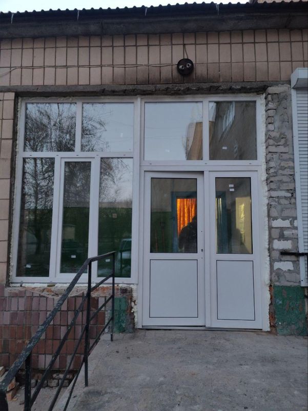 В зале акробатики спортшколы Токмака установлена новая входная группа