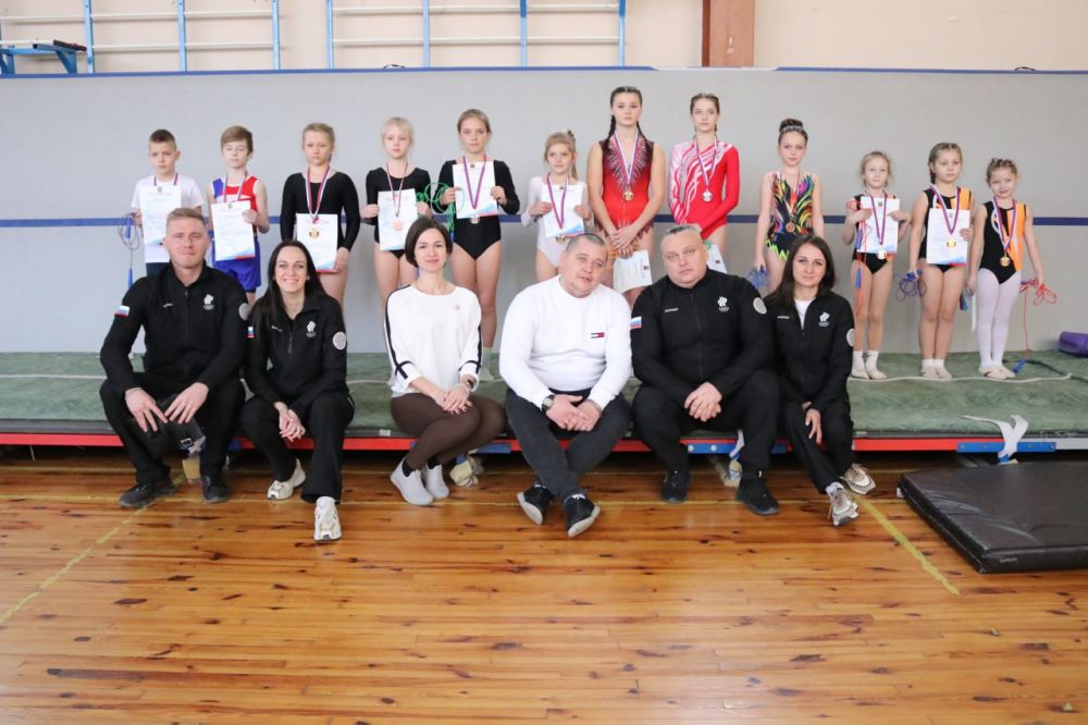 22            (   )   ,      