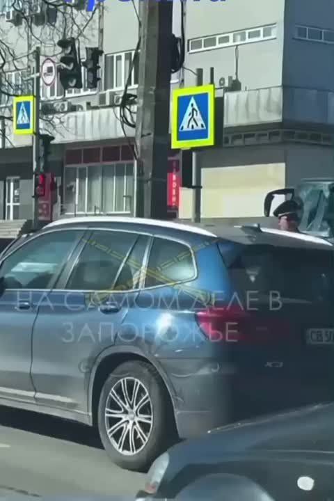 ������� ���������� ������� �������� �������, � ����� ���������� ������������ ����� � ��������� �� �� ����� ��������������� ����, ��� ���� �� �������� ����: "� ��� �� ��? �� ������� ������� ���!"