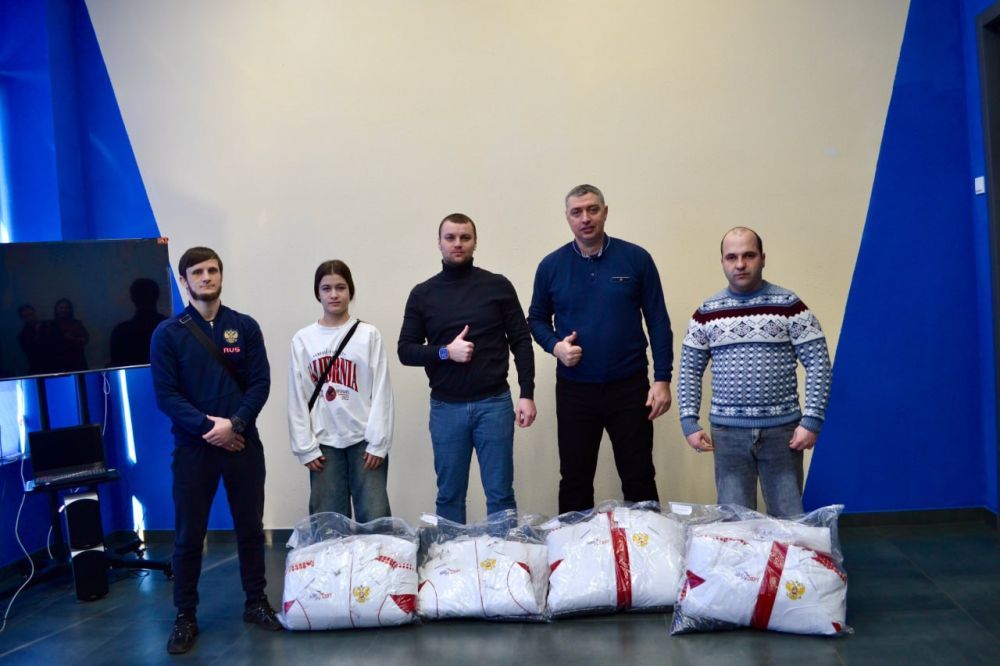 Спортсменам Запорожской области, входящих в состав сборных команд Российской Федерации по видам спорта вручили спортивную экипировку!