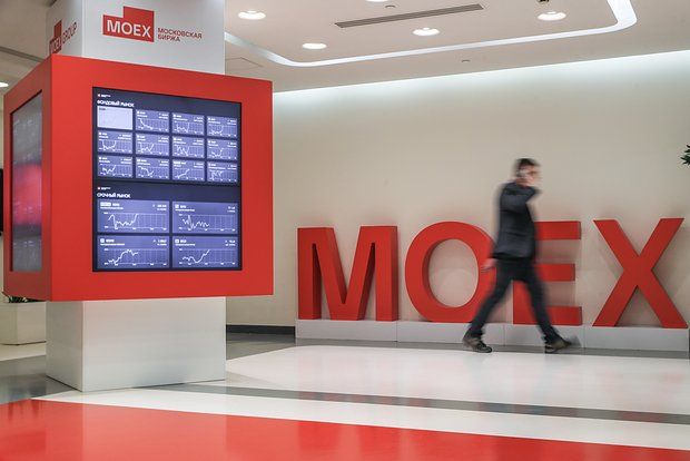 Индекс Мосбиржи опустился до минимума с момента сообщения о переговорах РФ и США