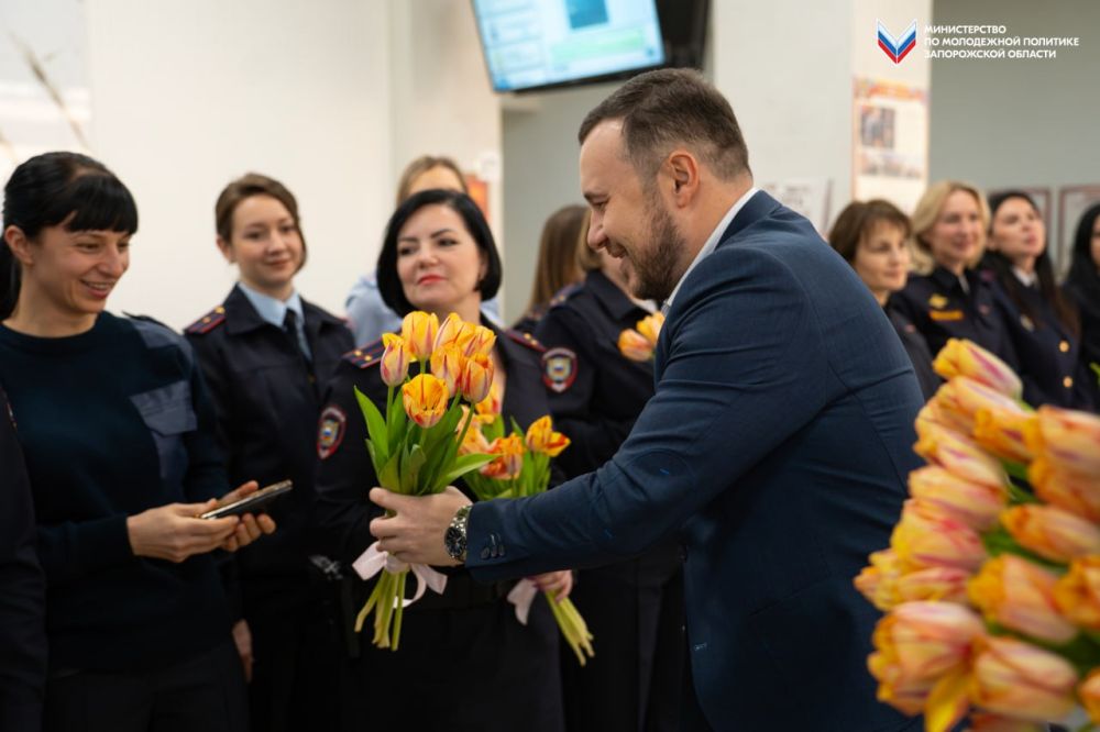 «Вам, Любимые»: поздравление женщин на рабочих местах